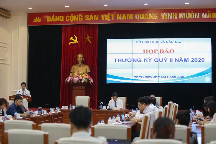 Học sinh THCS, THPT được giảm 2 tuần học trong năm 2020/21 - Ảnh 1. Học sinh THCS, THPT được giảm 2 tuần học trong năm 2020/21 - Ảnh 1.