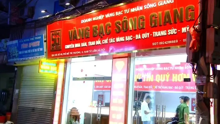 Vụ cướp tiệm vàng ở Mễ Trì Thượng: Thực nghiệm hiện trường, điều tra hành vi phạm tội của kẻ cướp 9X - Ảnh 1. Vụ cướp tiệm vàng ở Mễ Trì Thượng: Thực nghiệm hiện trường, điều tra hành vi phạm tội của kẻ cướp 9X - Ảnh 1.
