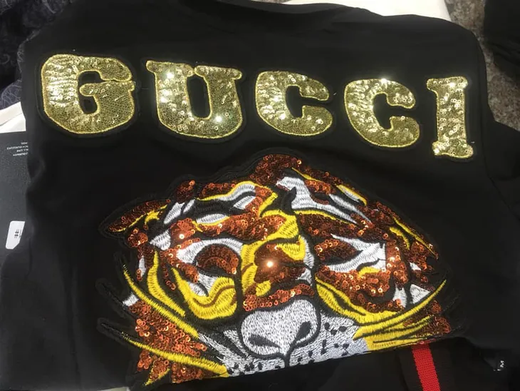 Hàng hiệu Burberry, Louis Vuitton, Gucci... fake tràn ngập chợ Ninh Hiệp - Ảnh 2. Hàng hiệu Burberry, Louis Vuitton, Gucci... fake tràn ngập chợ Ninh Hiệp - Ảnh 2.