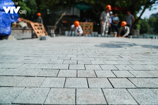 Đá hoa cương thay đổi diện mạo cho vỉa hè Hồ Gươm - Ảnh 8. Đá hoa cương thay đổi diện mạo cho vỉa hè Hồ Gươm - Ảnh 8.