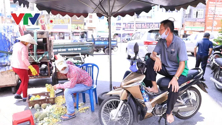 Vì sao TP.HCM còn nhiều đối tượng khó khăn chưa nhận tiền hỗ trợ 62.000 tỷ đồng? - Ảnh 1. Vì sao TP.HCM còn nhiều đối tượng khó khăn chưa nhận tiền hỗ trợ 62.000 tỷ đồng? - Ảnh 1.