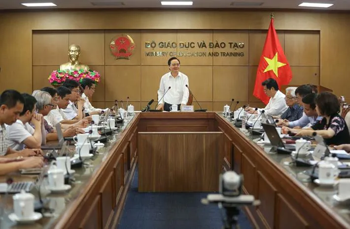 Dạy học trực tuyến sẽ sớm là phương thức dạy học chính thức - Ảnh 1. Dạy học trực tuyến sẽ sớm là phương thức dạy học chính thức - Ảnh 1.