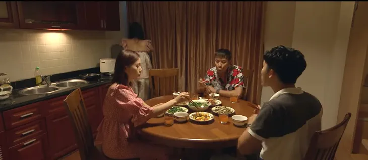 Những ngày không quên - Tập 42: Khoa thấy gợn trong lòng khi Uyên không nghe điện thoại từ Dũng - Ảnh 1. Những ngày không quên - Tập 42: Khoa thấy gợn trong lòng khi Uyên không nghe điện thoại từ Dũng - Ảnh 1.