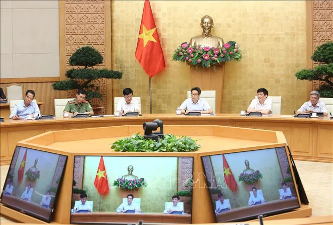 Mọi chuyên gia, lao động nhập cảnh vào Việt Nam vẫn bắt buộc phải cách ly 14 ngày - Ảnh 1. Mọi chuyên gia, lao động nhập cảnh vào Việt Nam vẫn bắt buộc phải cách ly 14 ngày - Ảnh 1.