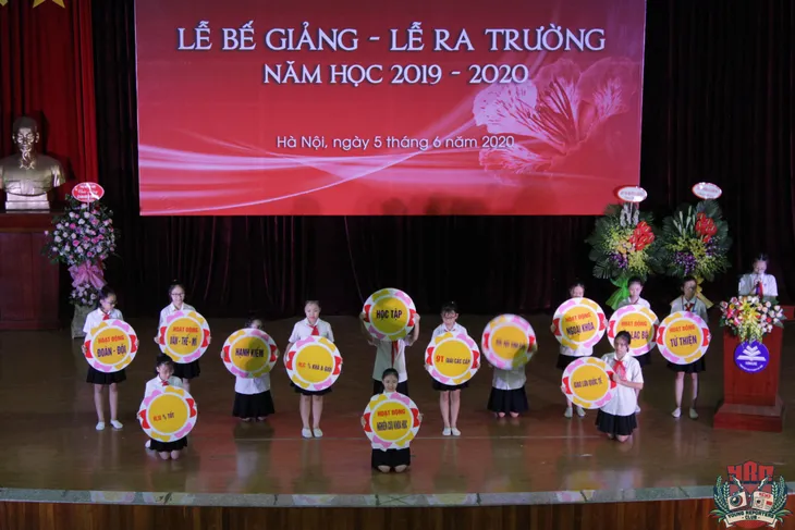 Nữ sinh cực nhí nhảnh trong lễ bế giảng sớm ngập tràn Vitamin hạnh phúc - Ảnh 2.