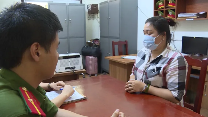 Giả danh nhân viên bưu điện thông báo nhận quà rồi… chiếm đoạt 30 tỷ đồng - Ảnh 1. Giả danh nhân viên bưu điện thông báo nhận quà rồi… chiếm đoạt 30 tỷ đồng - Ảnh 1.