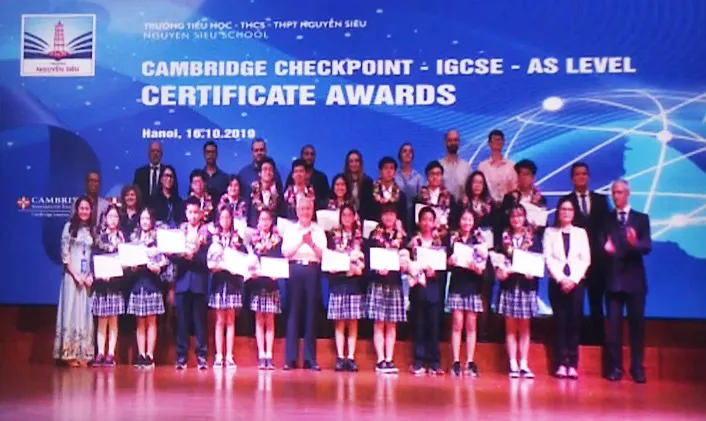 Học song bằng giống như... đi xe đạp, phải đạp đồng thời cả hai chân - Ảnh 1. Học song bằng giống như... đi xe đạp, phải đạp đồng thời cả hai chân - Ảnh 1.