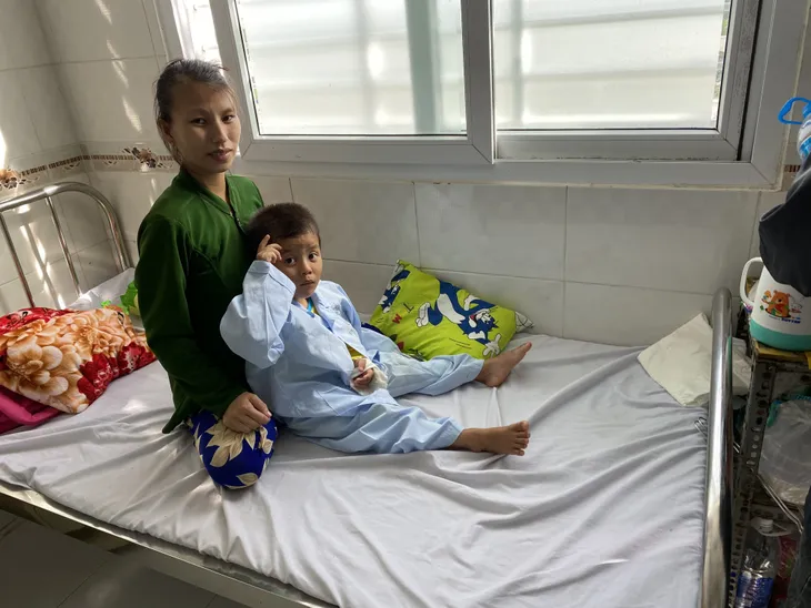 Báo động đỏ liên viện cứu bé trai khỏi nguy cơ bị cắt một cánh tay - Ảnh 1. Báo động đỏ liên viện cứu bé trai khỏi nguy cơ bị cắt một cánh tay - Ảnh 1.