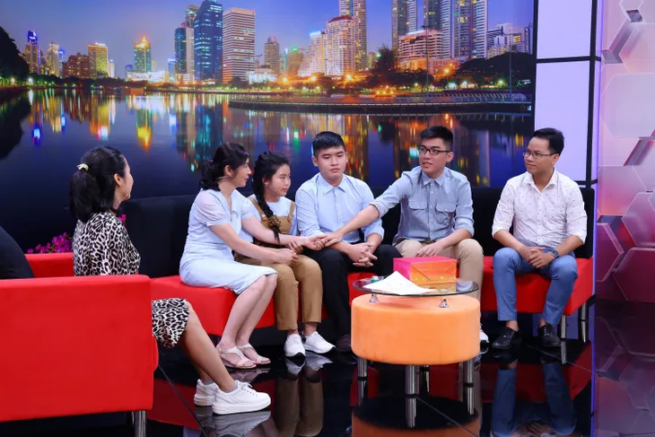 Ba đột ngột qua đời, cô bé 8 tuổi trở thành điểm tựa giúp mẹ vượt qua nỗi đau - Ảnh 2. Ba đột ngột qua đời, cô bé 8 tuổi trở thành điểm tựa giúp mẹ vượt qua nỗi đau - Ảnh 2.