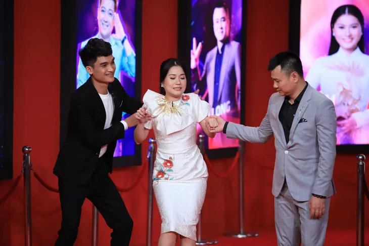 Xuân Bắc xuất hiện, các trưởng phòng Ơn giời! Cậu đây rồi bị “chặt chém” không thương tiếc - Ảnh 2. Xuân Bắc xuất hiện, các trưởng phòng Ơn giời! Cậu đây rồi bị “chặt chém” không thương tiếc - Ảnh 2.