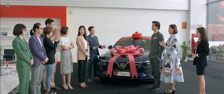 Tình yêu và tham vọng - Tập 23: Vừa về Hoàng Thổ, Linh đã được tặng ngay xế hộp hạng sang - Ảnh 2. Tình yêu và tham vọng - Tập 23: Vừa về Hoàng Thổ, Linh đã được tặng ngay xế hộp hạng sang - Ảnh 2.