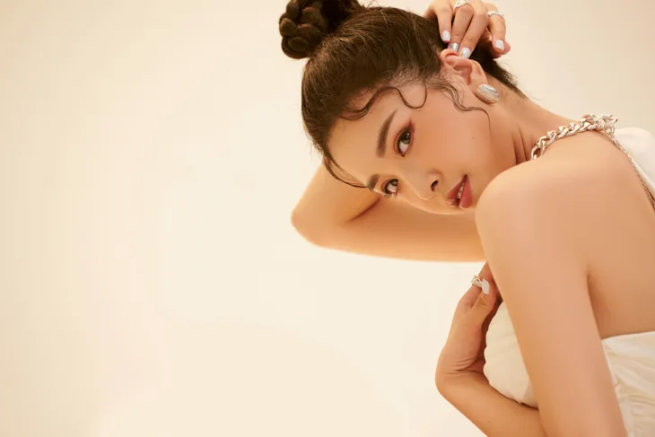 Á hậu Thúy An khoe bộ ảnh sinh nhật tuổi 23 đầy quyến rũ - Ảnh 12. Á hậu Thúy An khoe bộ ảnh sinh nhật tuổi 23 đầy quyến rũ - Ảnh 12.
