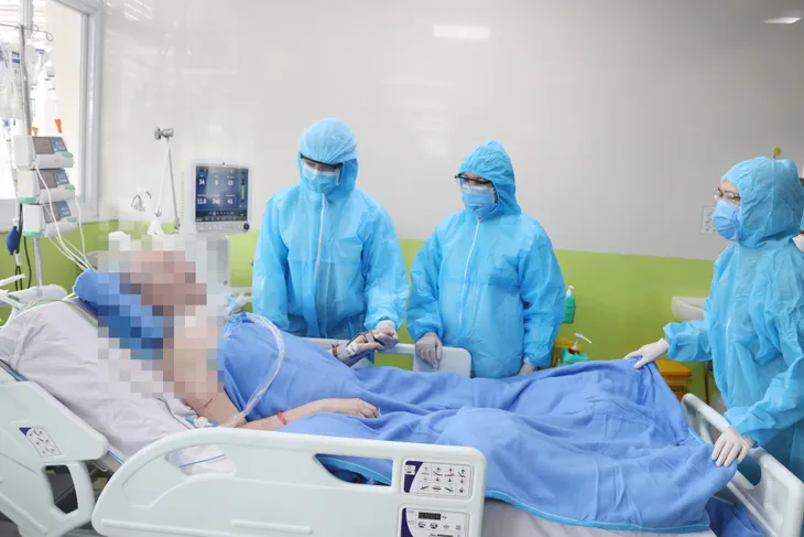 VIDEO: Bệnh nhân 91 tiếp tục hồi phục diệu kỳ, đã có thể bấm bàn phím - Ảnh 2. VIDEO: Bệnh nhân 91 tiếp tục hồi phục diệu kỳ, đã có thể bấm bàn phím - Ảnh 2.