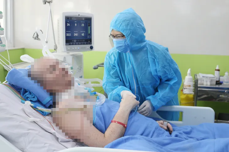 VIDEO: Bệnh nhân 91 tiếp tục hồi phục diệu kỳ, đã có thể bấm bàn phím - Ảnh 1. VIDEO: Bệnh nhân 91 tiếp tục hồi phục diệu kỳ, đã có thể bấm bàn phím - Ảnh 1.