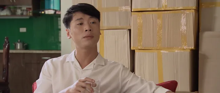 Những ngày không quên - Tập 45: Nghe bạn quảng cáo, Khoa hí hửng định làm ăn lớn - Ảnh 1. Những ngày không quên - Tập 45: Nghe bạn quảng cáo, Khoa hí hửng định làm ăn lớn - Ảnh 1.