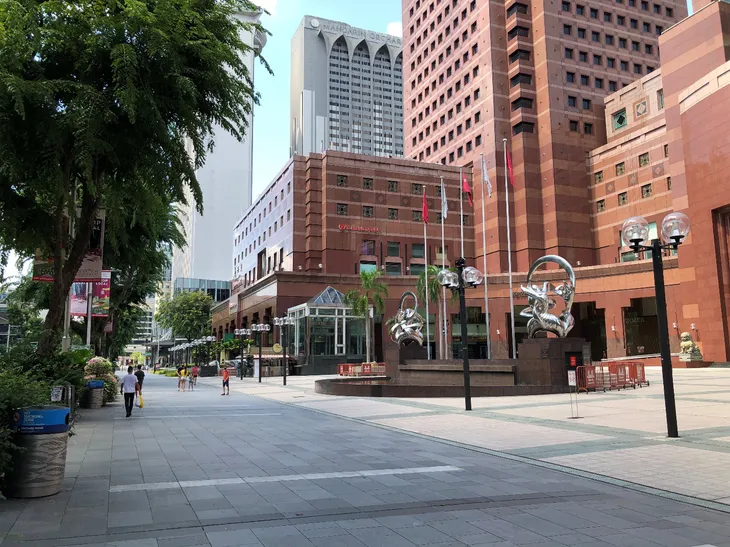 Singapore - “Thiên đường” hàng hiệu đìu hiu, không một bóng người vì COVID-19 - Ảnh 1. Singapore - “Thiên đường” hàng hiệu đìu hiu, không một bóng người vì COVID-19 - Ảnh 1.