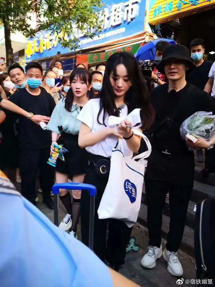 Xuất hiện tại show Nhà hàng Trung Hoa, Triệu Lệ Dĩnh lấn át tất cả - Ảnh 11. Xuất hiện tại show Nhà hàng Trung Hoa, Triệu Lệ Dĩnh lấn át tất cả - Ảnh 11.