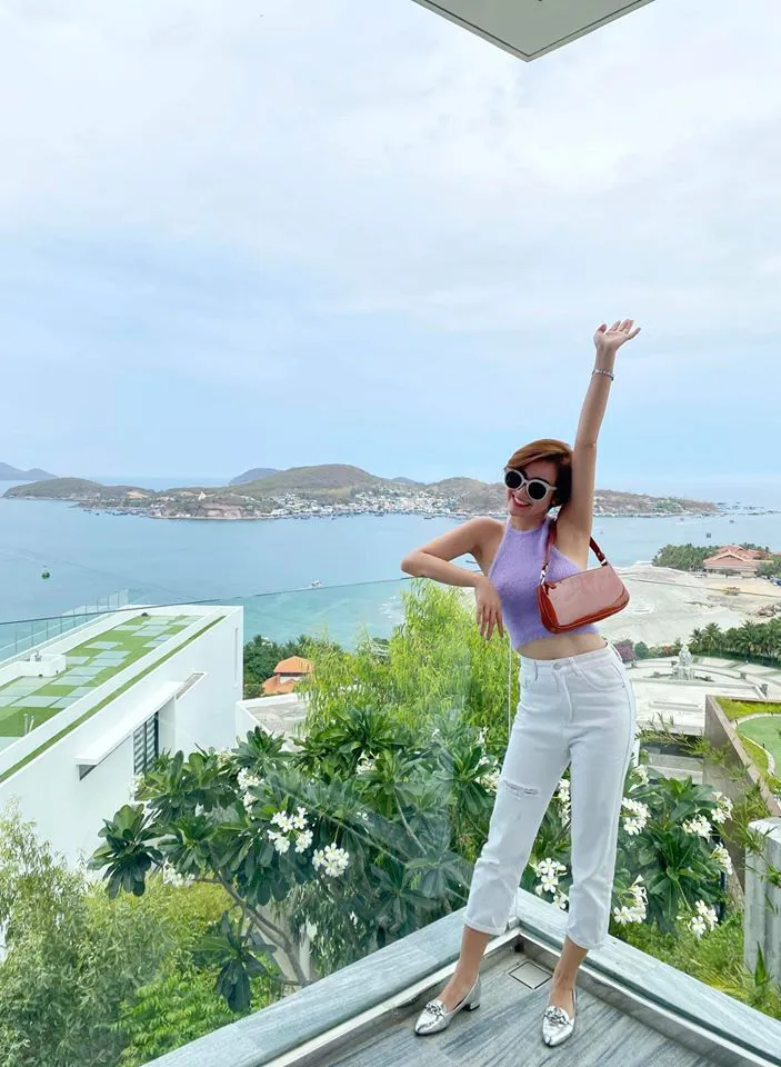 Bảo Thanh, Huyền Lizzie, Lã Thanh Huyền ào ào đuổi theo trend tím tử đinh hương - Ảnh 3. Bảo Thanh, Huyền Lizzie, Lã Thanh Huyền ào ào đuổi theo trend tím tử đinh hương - Ảnh 3.