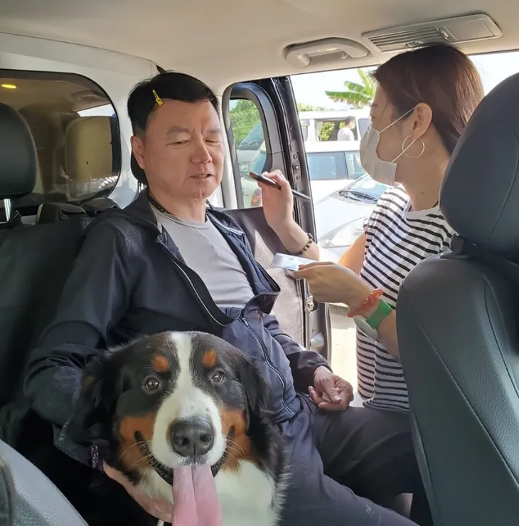 Sao phim Thiên Long Bát Bộ làm từ thiện để nhắc mình không ích kỷ - Ảnh 1. Sao phim Thiên Long Bát Bộ làm từ thiện để nhắc mình không ích kỷ - Ảnh 1.