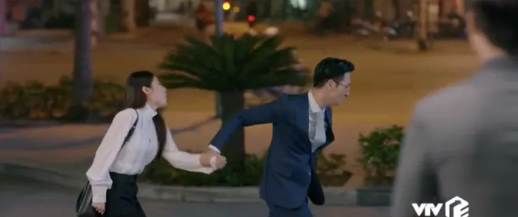 Tình yêu và tham vọng - Tập 30: Hủy bỏ hôn ước với Tuệ Lâm, Minh chạy đến bên Linh tìm bình yên - Ảnh 5. Tình yêu và tham vọng - Tập 30: Hủy bỏ hôn ước với Tuệ Lâm, Minh chạy đến bên Linh tìm bình yên - Ảnh 5.