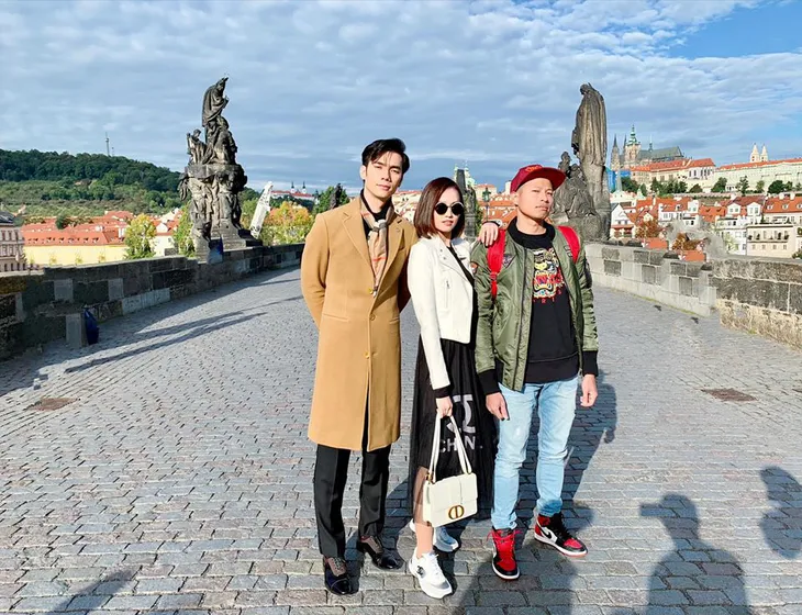 Nhớ Praha, Lã Thanh Huyền tung loạt ảnh hậu trường Tình yêu và tham vọng - Ảnh 1. Nhớ Praha, Lã Thanh Huyền tung loạt ảnh hậu trường Tình yêu và tham vọng - Ảnh 1.