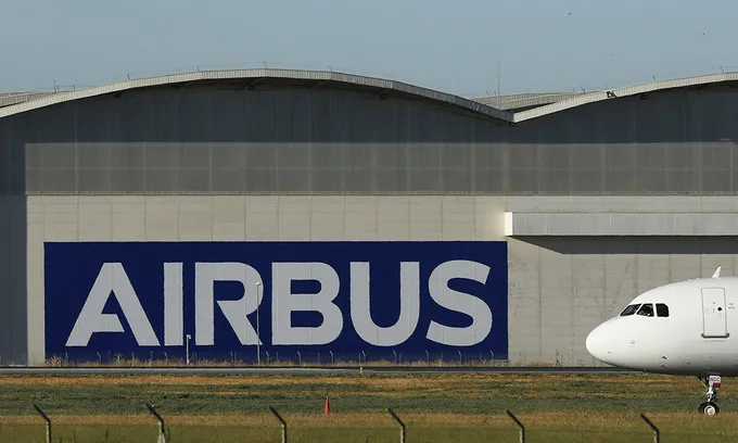 Airbus ế máy bay suốt 3 tháng liền - Ảnh 1. Airbus ế máy bay suốt 3 tháng liền - Ảnh 1.