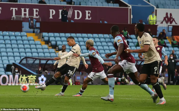 Aston Villa 0-3 Manchester United: Quỷ Đỏ áp sát top 4 (Vòng 34 giải Ngoại hạng Anh) - Ảnh 3. Aston Villa 0-3 Manchester United: Quỷ Đỏ áp sát top 4 (Vòng 34 giải Ngoại hạng Anh) - Ảnh 3.