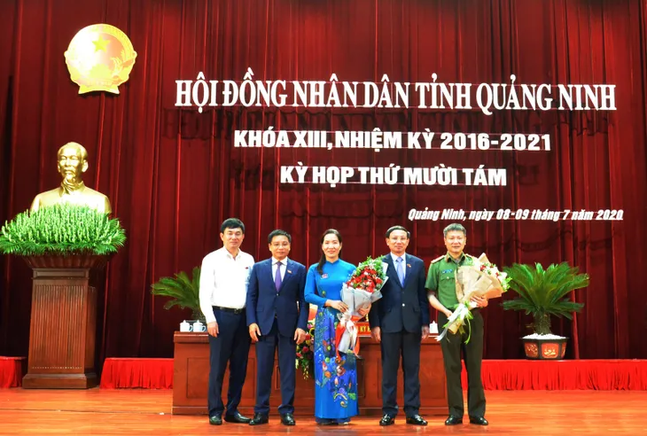 Bầu bổ sung 5 tân Phó Bí thư, Chủ tịch, Phó Chủ tịch UBND tỉnh - Ảnh 2. Bầu bổ sung 5 tân Phó Bí thư, Chủ tịch, Phó Chủ tịch UBND tỉnh - Ảnh 2.
