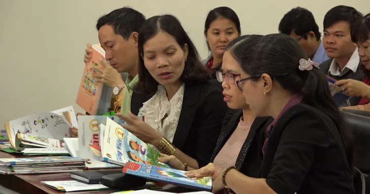 Làm thế nào để 70.000 giáo viên lớp 1 sử dụng sách giáo khoa mới hiệu quả? - Ảnh 1. Làm thế nào để 70.000 giáo viên lớp 1 sử dụng sách giáo khoa mới hiệu quả? - Ảnh 1.