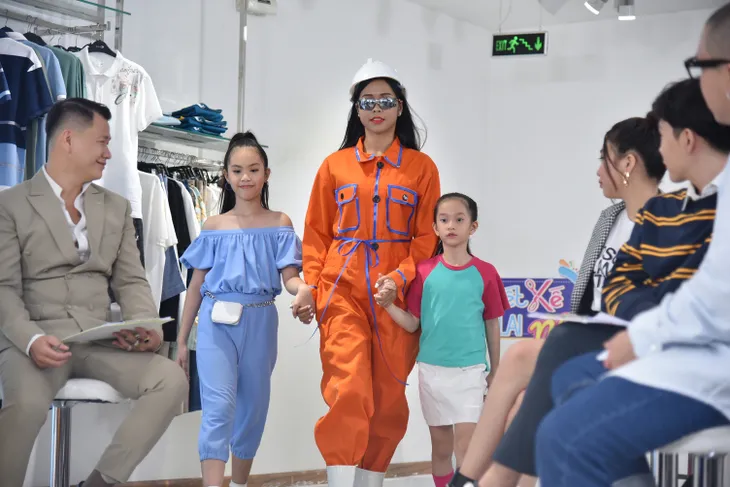 Nhà thiết kế tương lai nhí: Hương Giang lấy D-Gragon làm ví dụ để cứu thí sinh - Ảnh 2. Nhà thiết kế tương lai nhí: Hương Giang lấy D-Gragon làm ví dụ để cứu thí sinh - Ảnh 2.