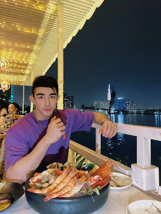 Tú ông hotboy điều hành đường dây người mẫu bán dâm 30.000 USD - Ảnh 3. Tú ông hotboy điều hành đường dây người mẫu bán dâm 30.000 USD - Ảnh 3.