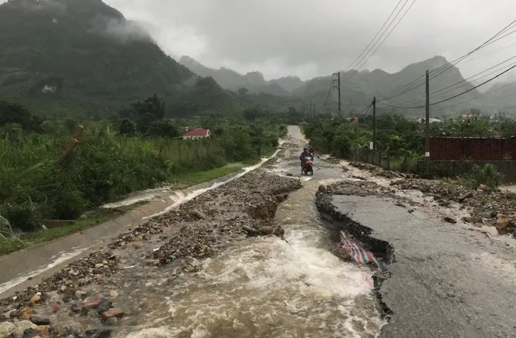 Lai Châu thiệt hại hàng tỷ đồng do mưa lũ, sạt lở đất - Ảnh 2. Lai Châu thiệt hại hàng tỷ đồng do mưa lũ, sạt lở đất - Ảnh 2.