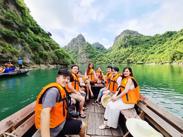 Đông Nhi khoe ảnh vi vu, nhan sắc bầu 6 tháng đẹp ngưỡng mộ - Ảnh 4. Đông Nhi khoe ảnh vi vu, nhan sắc bầu 6 tháng đẹp ngưỡng mộ - Ảnh 4.