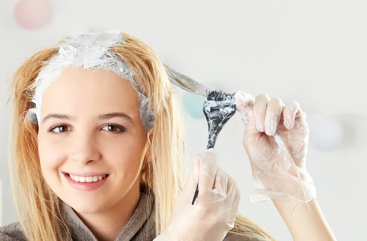 Tẩy tóc tại nhà: được 1, hại 3 - Ảnh 1. Tẩy tóc tại nhà: được 1, hại 3 - Ảnh 1.
