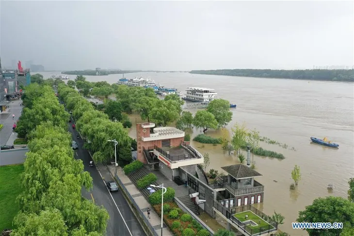 Lũ lụt ở Trung Quốc: Nước sông Dương Tử tiếp tục dâng cao, thách thức cho đập Tam Hiệp - Ảnh 2. Lũ lụt ở Trung Quốc: Nước sông Dương Tử tiếp tục dâng cao, thách thức cho đập Tam Hiệp - Ảnh 2.