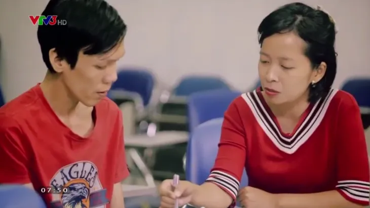 Chàng trai dị tật hở hàm ếch vượt qua nghịch cảnh trở thành giáo viên tiếng Anh - Ảnh 1. Chàng trai dị tật hở hàm ếch vượt qua nghịch cảnh trở thành giáo viên tiếng Anh - Ảnh 1.