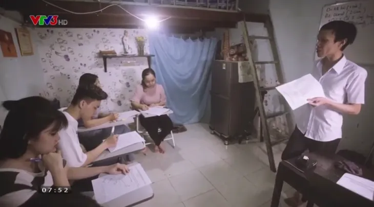 Chàng trai dị tật hở hàm ếch vượt qua nghịch cảnh trở thành giáo viên tiếng Anh - Ảnh 2. Chàng trai dị tật hở hàm ếch vượt qua nghịch cảnh trở thành giáo viên tiếng Anh - Ảnh 2.