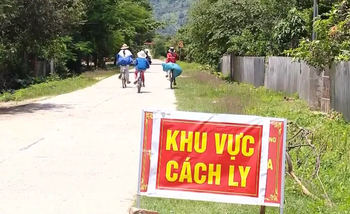 Chủ quan với bệnh bạch hầu: Trốn cách ly ra ngoài làm ăn, chốt chặn có như không - Ảnh 1. Chủ quan với bệnh bạch hầu: Trốn cách ly ra ngoài làm ăn, chốt chặn có như không - Ảnh 1.