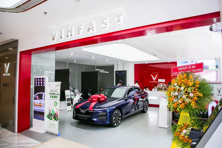 VinFast lập kỷ lục khai trương 27 showroom trong một ngày - Ảnh 1. VinFast lập kỷ lục khai trương 27 showroom trong một ngày - Ảnh 1.