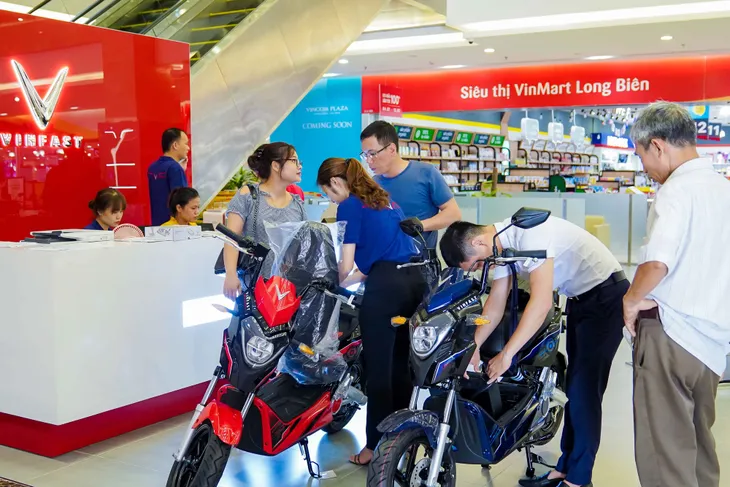 VinFast lập kỷ lục khai trương 27 showroom trong một ngày - Ảnh 5. VinFast lập kỷ lục khai trương 27 showroom trong một ngày - Ảnh 5.