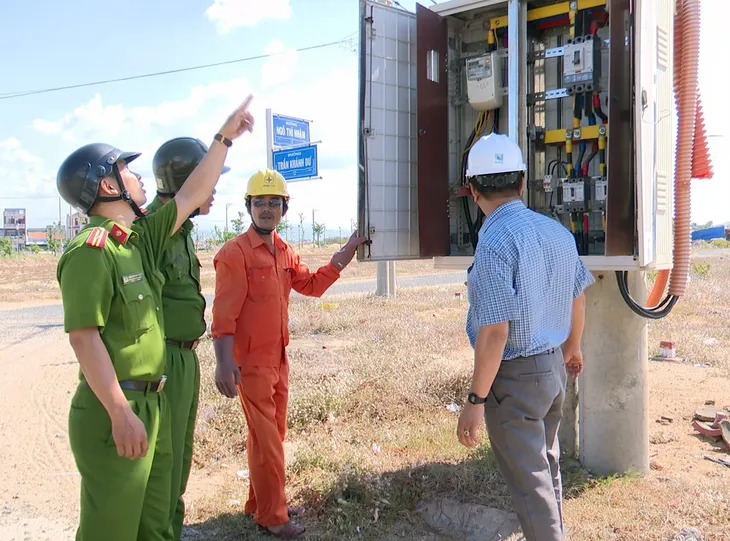 Trộm cắp cáp điện cao thế - coi chừng mất mạng! - Ảnh 1. Trộm cắp cáp điện cao thế - coi chừng mất mạng! - Ảnh 1.