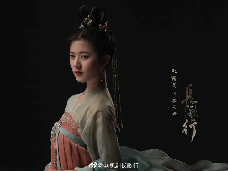 Trường ca hành của Địch Lệ Nhiệt Ba tung poster, nhan sắc nữ phụ chẳng kém nữ chính - Ảnh 3. Trường ca hành của Địch Lệ Nhiệt Ba tung poster, nhan sắc nữ phụ chẳng kém nữ chính - Ảnh 3.