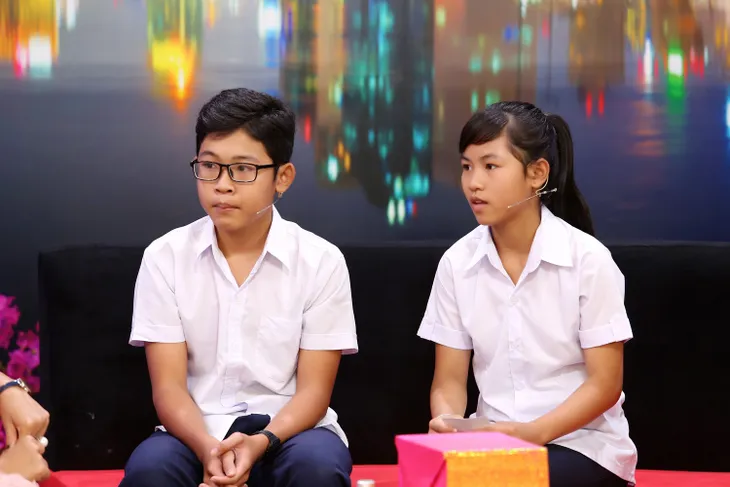 Hai bé 14 tuổi không có giấy khai sinh, bị ba mẹ bỏ rơi, vẫn khát khao đến trường - Ảnh 1. Hai bé 14 tuổi không có giấy khai sinh, bị ba mẹ bỏ rơi, vẫn khát khao đến trường - Ảnh 1.