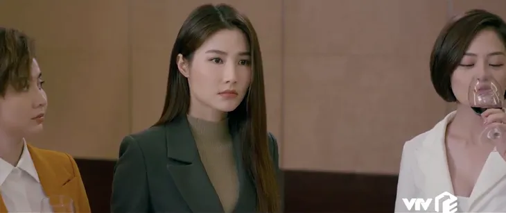 Tình yêu và tham vọng - Tập 34: Sắp cưới Tuệ Lâm nhưng lại được Linh mượn rượu tỏ tình, Minh phải làm sao? - Ảnh 11. Tình yêu và tham vọng - Tập 34: Sắp cưới Tuệ Lâm nhưng lại được Linh mượn rượu tỏ tình, Minh phải làm sao? - Ảnh 11.