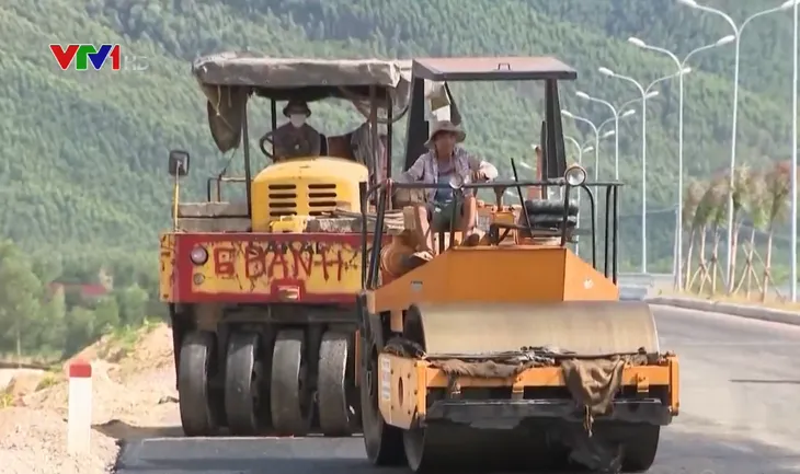 Thúc đẩy đầu tư công: Cần sự cộng hưởng của cả hệ thống - Ảnh 3. Thúc đẩy đầu tư công: Cần sự cộng hưởng của cả hệ thống - Ảnh 3.
