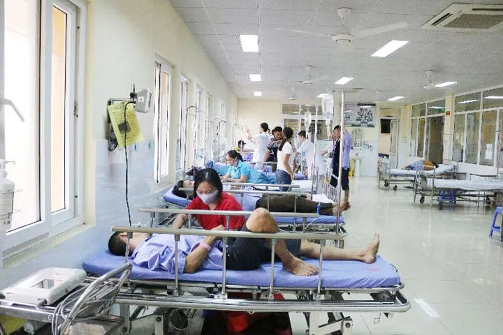 Quảng Ninh: 17 người nhập viện nghi ngộ độc thực phẩm - Ảnh 1. Quảng Ninh: 17 người nhập viện nghi ngộ độc thực phẩm - Ảnh 1.