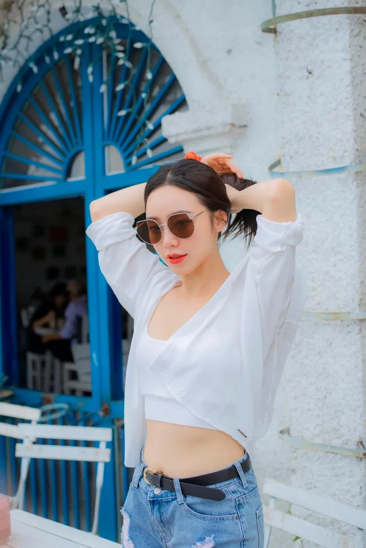 Quỳnh Kool khoe vai trần gợi cảm với áo hai dây - Ảnh 5.