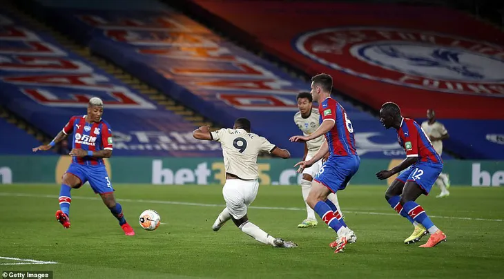 Crystal Palace 0-2 Man Utd: Nỗ lực bám đuổi! (Vòng 36 Ngoại hạng Anh) - Ảnh 3. Crystal Palace 0-2 Man Utd: Nỗ lực bám đuổi! (Vòng 36 Ngoại hạng Anh) - Ảnh 3.