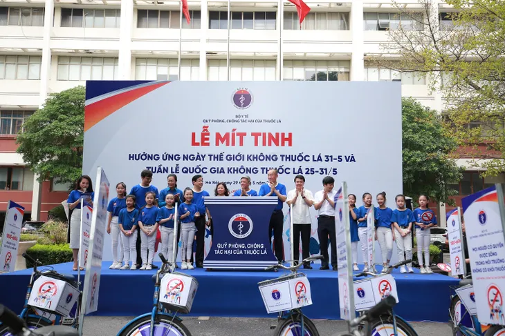 Nỗi trăn trở về thuốc lá của chuyên gia tuyến đầu chống COVID-19 - Ảnh 1. Nỗi trăn trở về thuốc lá của chuyên gia tuyến đầu chống COVID-19 - Ảnh 1.