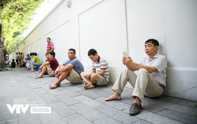 Thi vào lớp 10 công lập tại Hà Nội: Thí sinh vui mừng vì trúng tủ môn Ngữ văn - Ảnh 6. Thi vào lớp 10 công lập tại Hà Nội: Thí sinh vui mừng vì trúng tủ môn Ngữ văn - Ảnh 6.